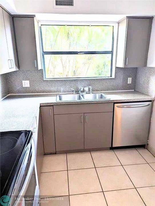 For Rent: $2,300 (2 beds, 1 baths, 1362 Square Feet)