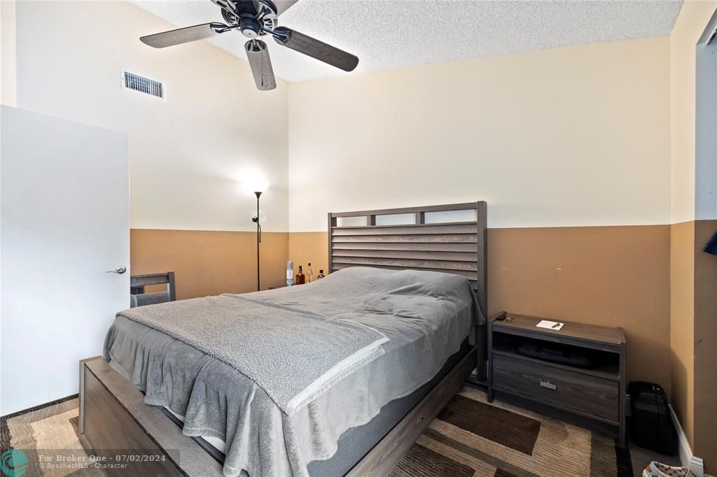 For Sale: $380,000 (2 beds, 2 baths, 1120 Square Feet)
