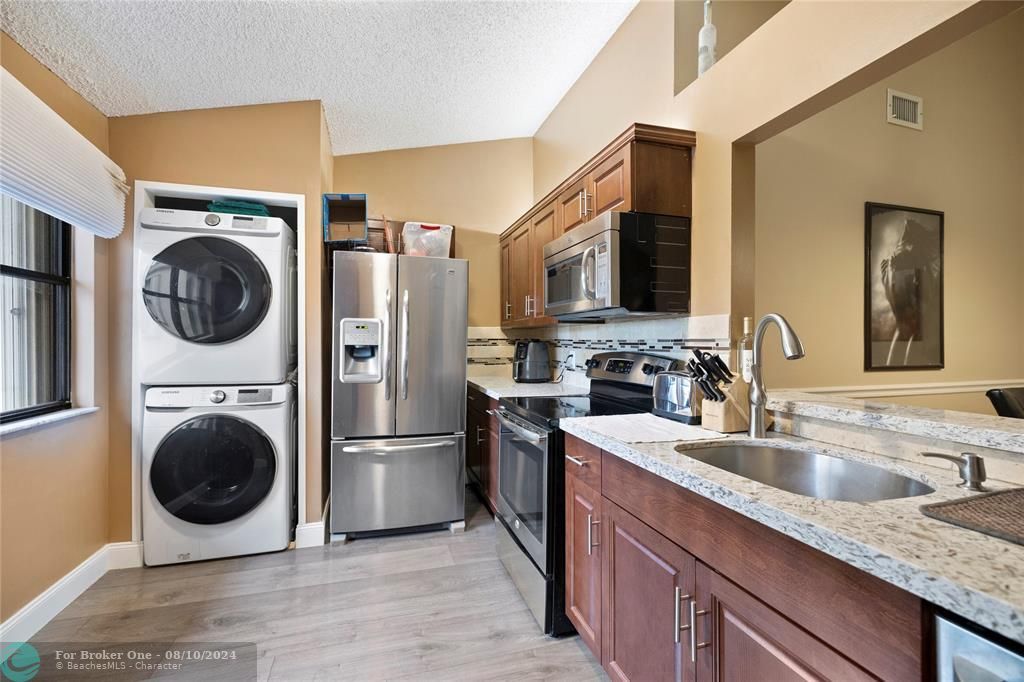 For Sale: $380,000 (2 beds, 2 baths, 1120 Square Feet)