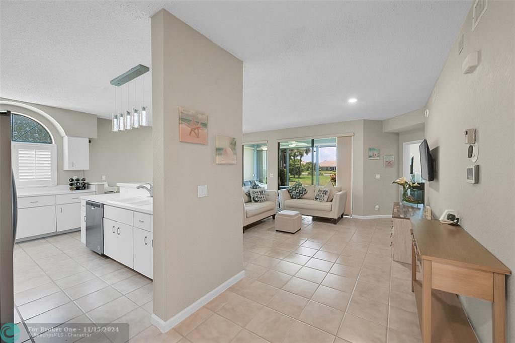 For Sale: $249,900 (2 beds, 2 baths, 1268 Square Feet)