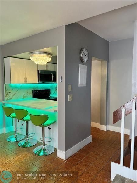 For Sale: $275,000 (2 beds, 2 baths, 1213 Square Feet)