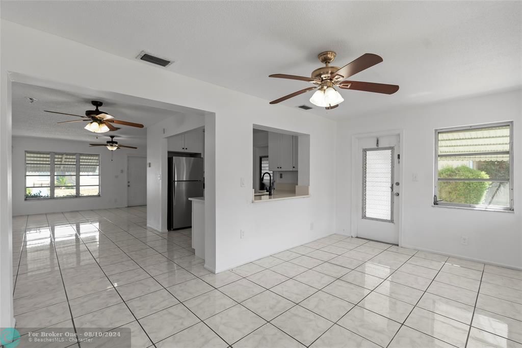 Active With Contract: $289,900 (2 beds, 1 baths, 1082 Square Feet)