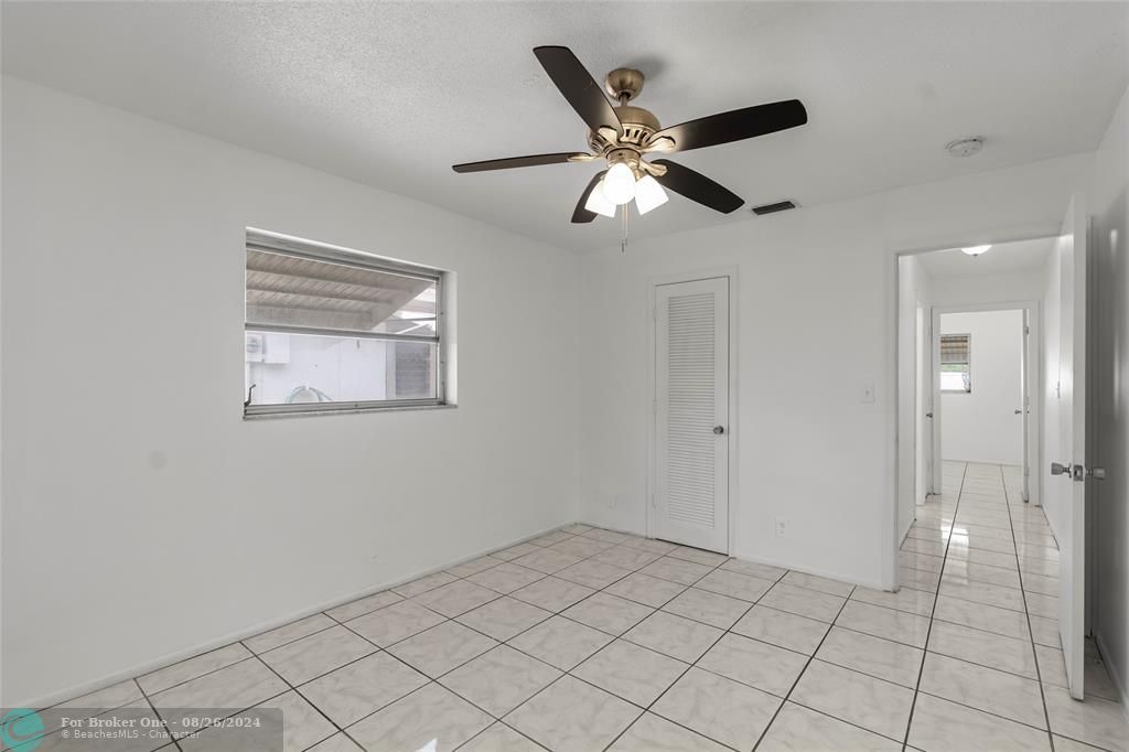 Active With Contract: $289,900 (2 beds, 1 baths, 1082 Square Feet)