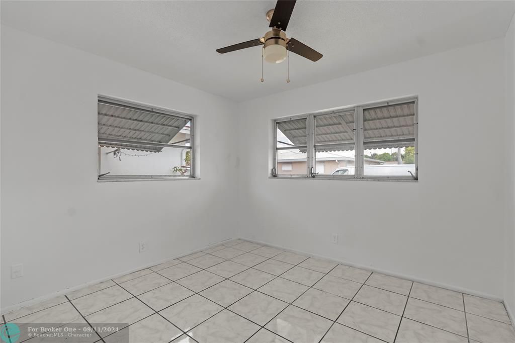 Active With Contract: $289,900 (2 beds, 1 baths, 1082 Square Feet)