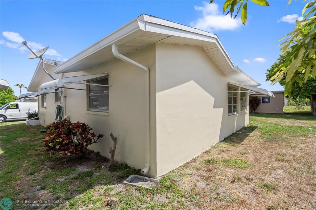 Active With Contract: $289,900 (2 beds, 1 baths, 1082 Square Feet)