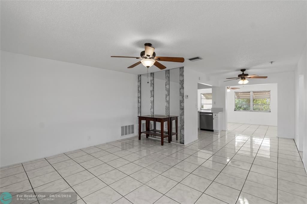 Active With Contract: $289,900 (2 beds, 1 baths, 1082 Square Feet)