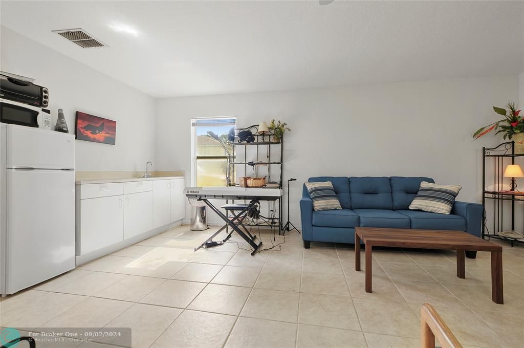 Active With Contract: $1,000 (1 beds, 1 baths, 0 Square Feet)