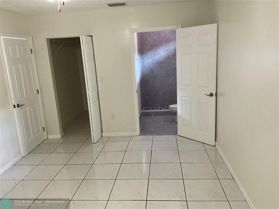 For Rent: $3,500 (3 beds, 2 baths, 1240 Square Feet)