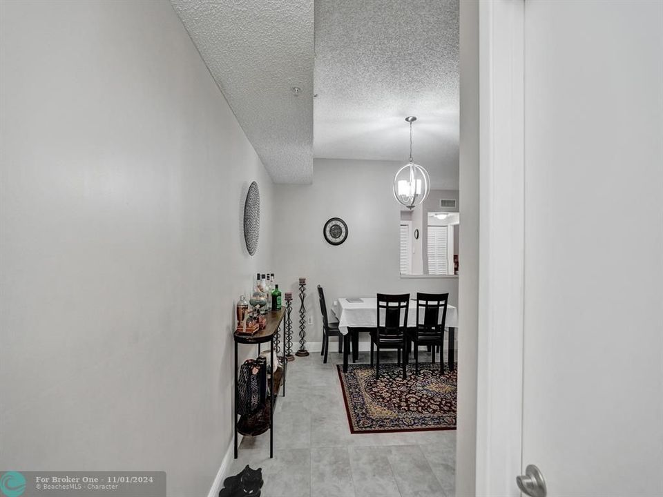 For Sale: $280,000 (2 beds, 2 baths, 1183 Square Feet)