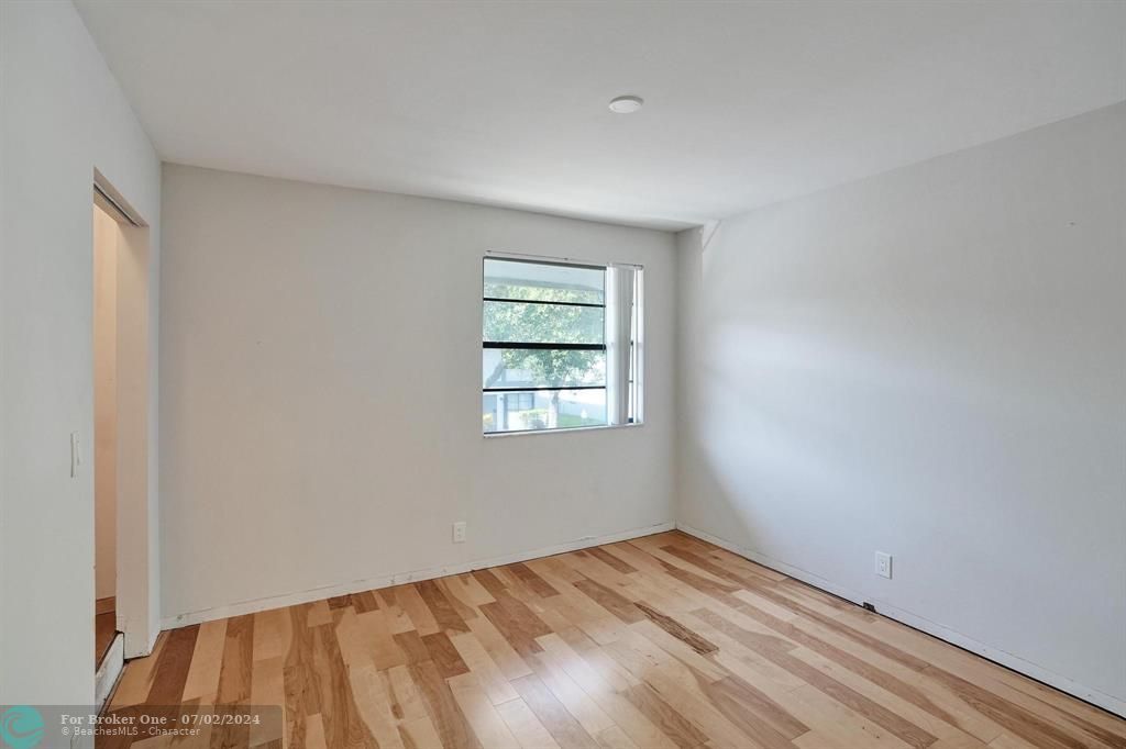 Active With Contract: $285,000 (2 beds, 2 baths, 1291 Square Feet)