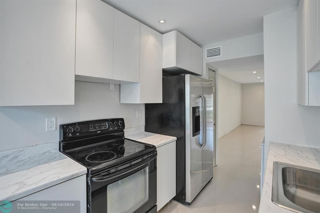 Active With Contract: $285,000 (2 beds, 2 baths, 1291 Square Feet)