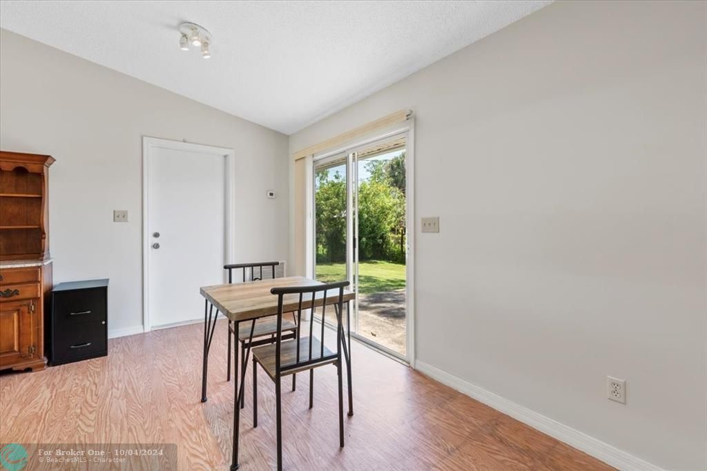 Recently Sold: $239,000 (2 beds, 2 baths, 1000 Square Feet)