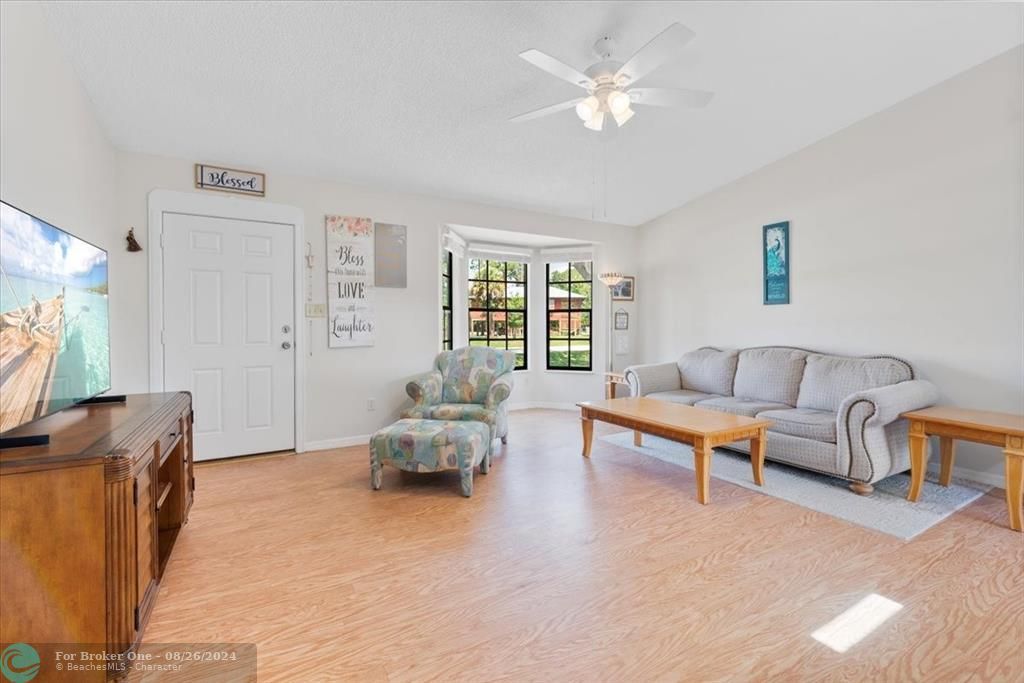 Recently Sold: $239,000 (2 beds, 2 baths, 1000 Square Feet)