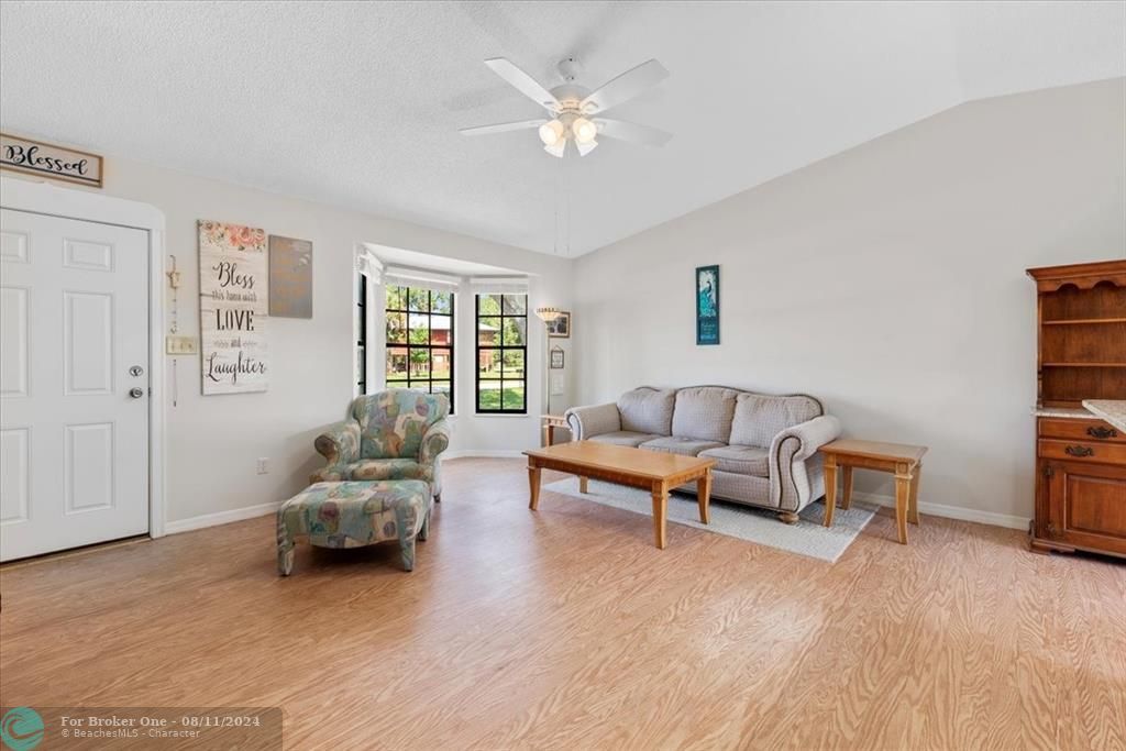 Recently Sold: $239,000 (2 beds, 2 baths, 1000 Square Feet)