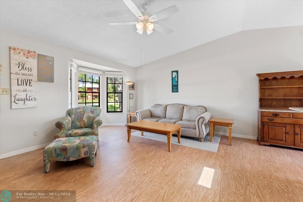 Recently Sold: $239,000 (2 beds, 2 baths, 1000 Square Feet)