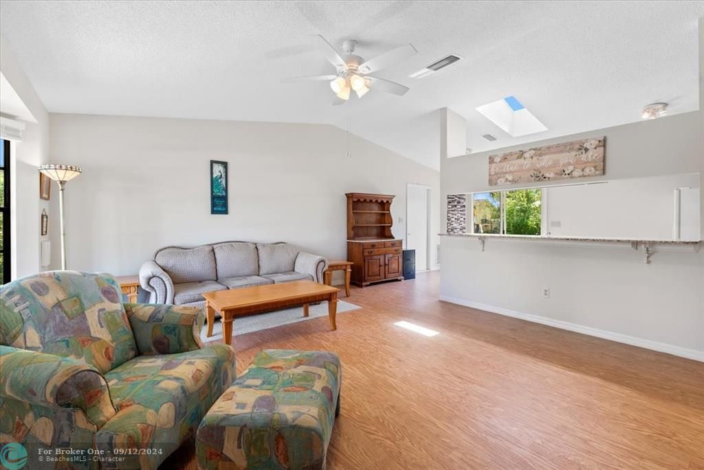 Recently Sold: $239,000 (2 beds, 2 baths, 1000 Square Feet)