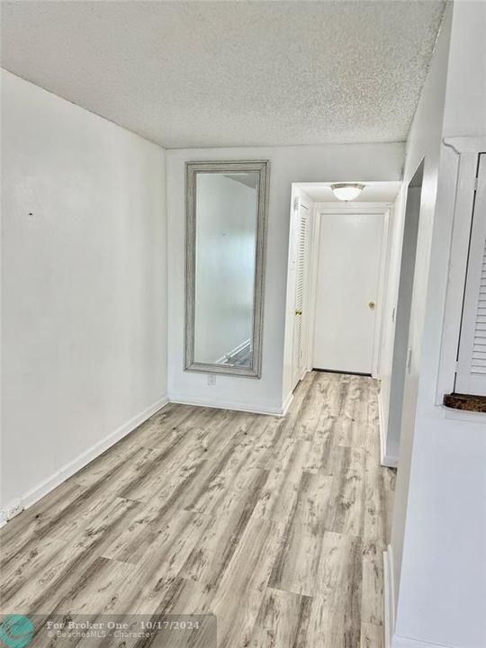 Active With Contract: $1,350 (1 beds, 1 baths, 600 Square Feet)