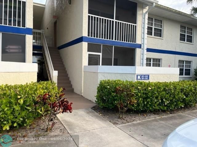 For Rent: $1,800 (2 beds, 2 baths, 964 Square Feet)