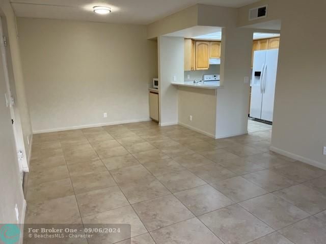 For Rent: $1,800 (2 beds, 2 baths, 964 Square Feet)