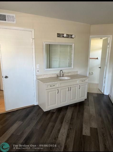 For Rent: $1,800 (2 beds, 2 baths, 964 Square Feet)