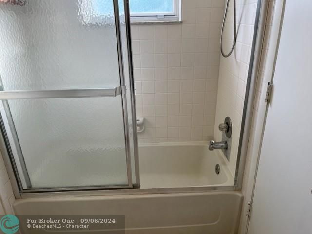 For Rent: $1,800 (2 beds, 2 baths, 964 Square Feet)