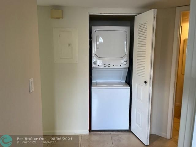 For Rent: $1,800 (2 beds, 2 baths, 964 Square Feet)