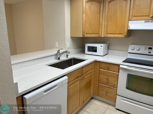 For Rent: $1,800 (2 beds, 2 baths, 964 Square Feet)