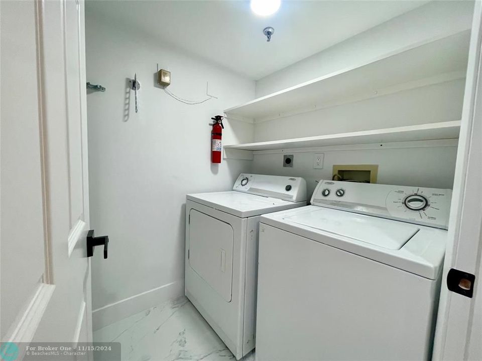 For Sale: $319,000 (2 beds, 2 baths, 1230 Square Feet)