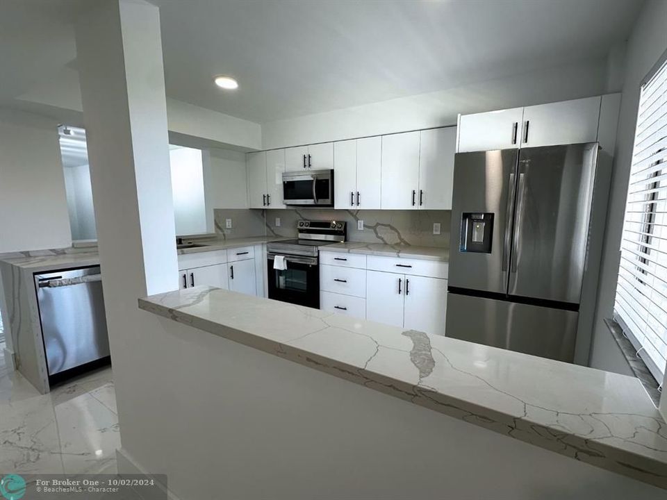 For Sale: $319,000 (2 beds, 2 baths, 1230 Square Feet)