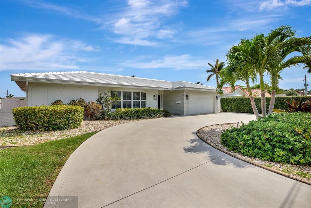 Active With Contract: $1,499,000 (4 beds, 2 baths, 2352 Square Feet)