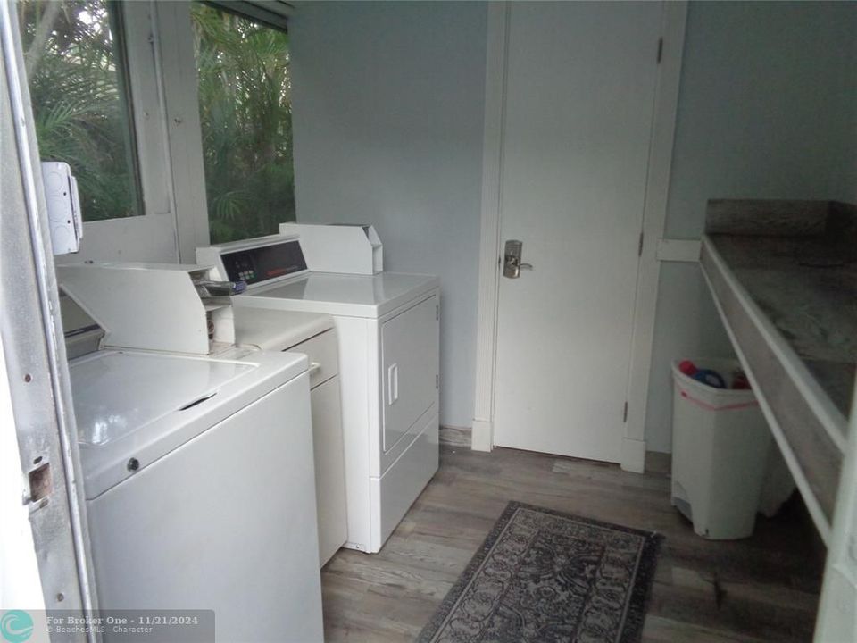 For Sale: $2,150 (1 beds, 1 baths, 450 Square Feet)