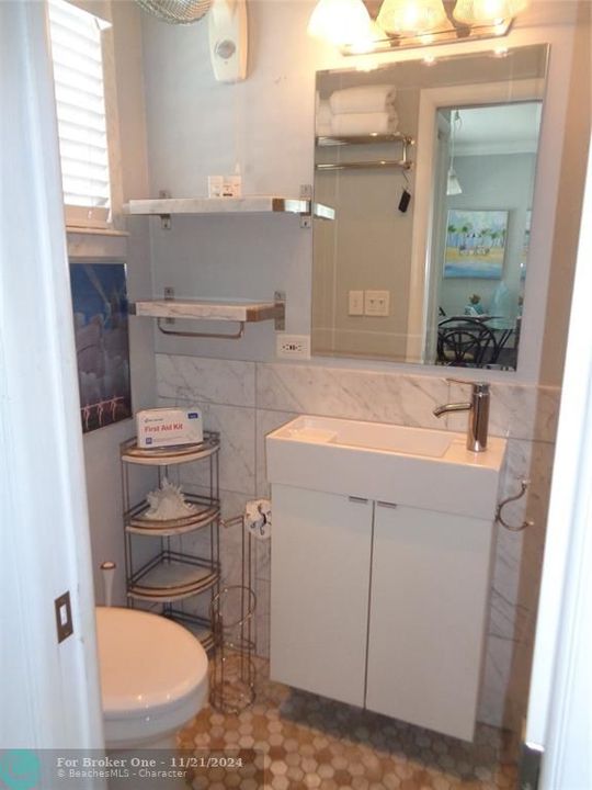 For Sale: $2,150 (1 beds, 1 baths, 450 Square Feet)