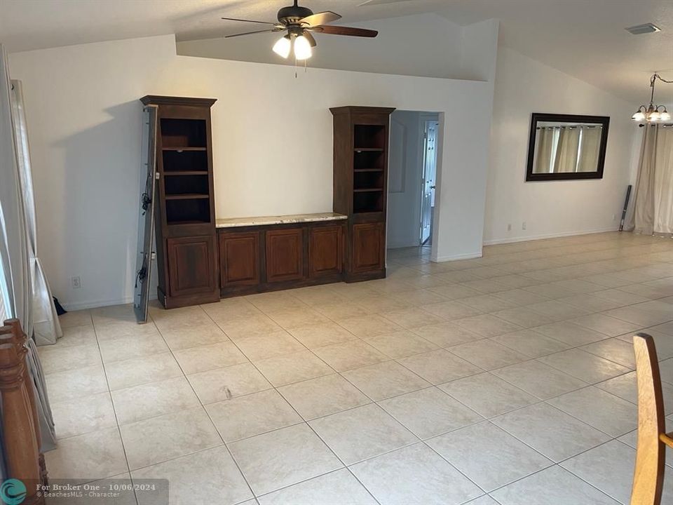 For Rent: $2,600 (3 beds, 2 baths, 1739 Square Feet)