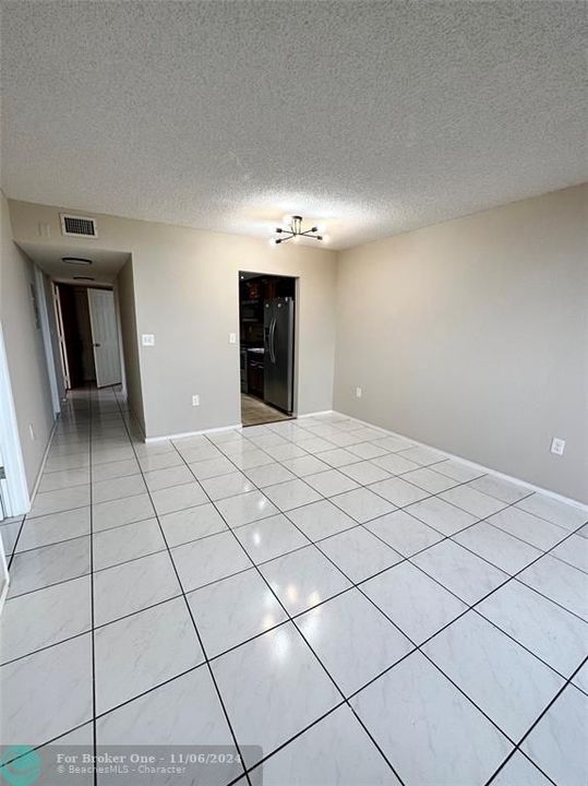 Active With Contract: $1,700 (1 beds, 1 baths, 760 Square Feet)