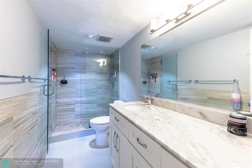 For Sale: $329,000 (1 beds, 1 baths, 1138 Square Feet)