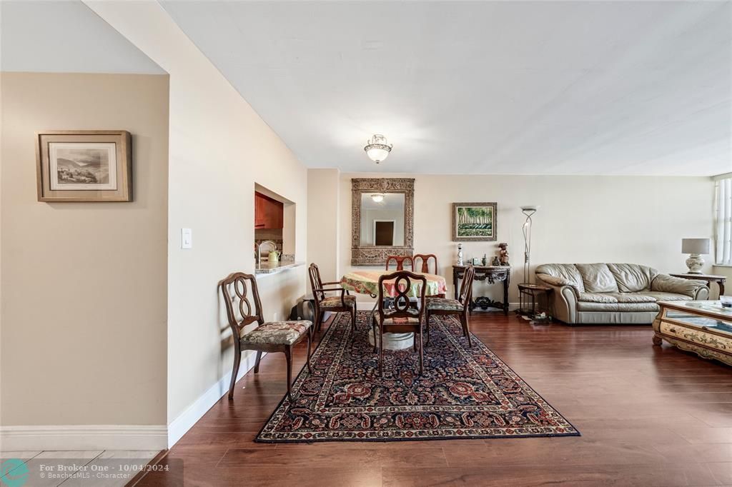 For Sale: $329,000 (1 beds, 1 baths, 1138 Square Feet)