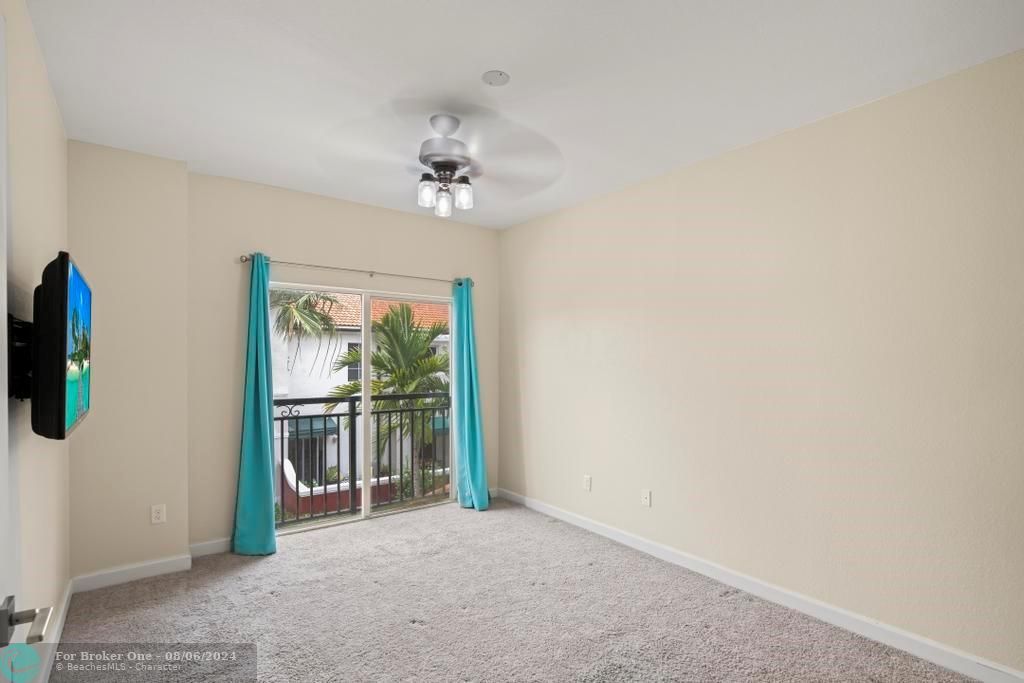 Active With Contract: $335,000 (2 beds, 2 baths, 1104 Square Feet)