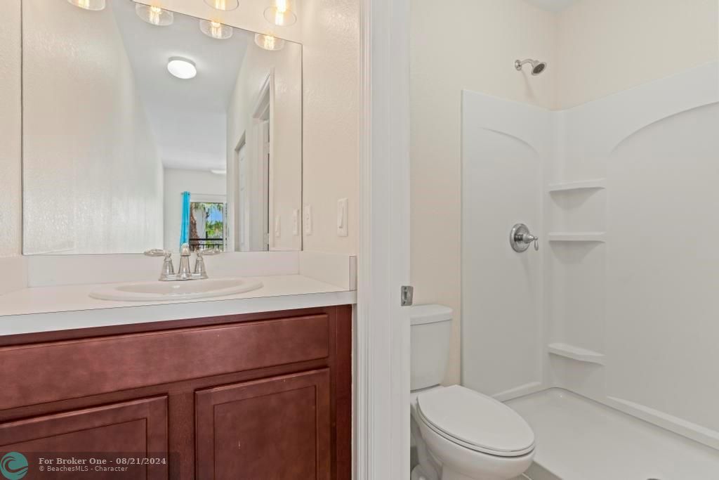 Active With Contract: $335,000 (2 beds, 2 baths, 1104 Square Feet)