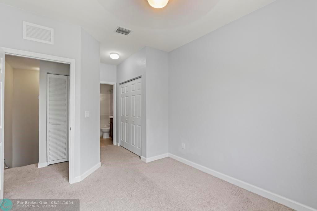 Active With Contract: $335,000 (2 beds, 2 baths, 1104 Square Feet)