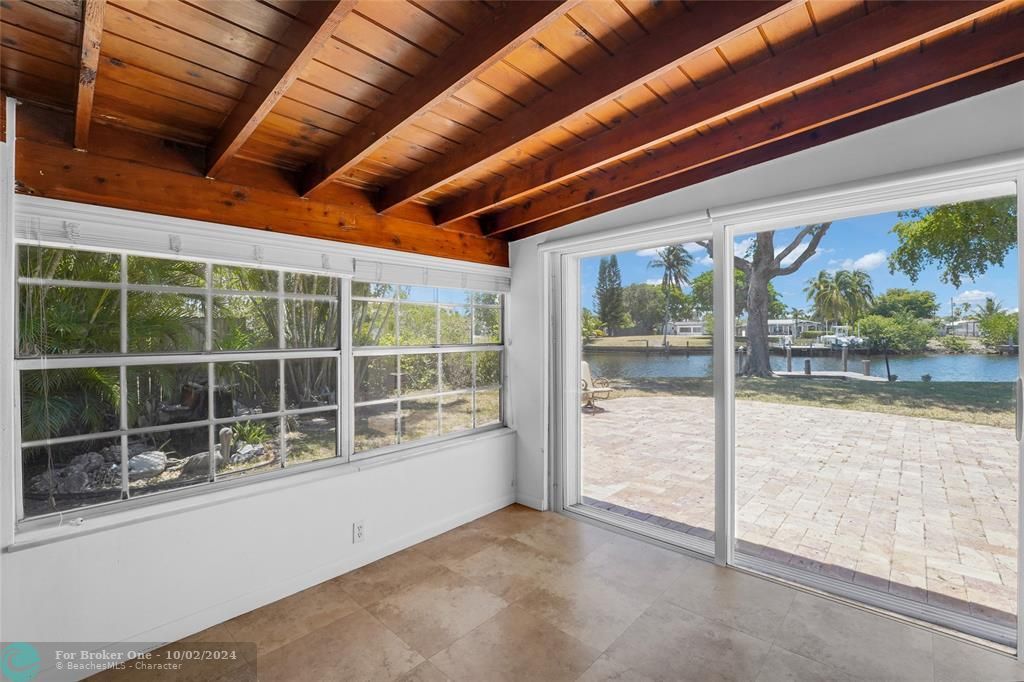 Recently Sold: $850,000 (3 beds, 2 baths, 2117 Square Feet)