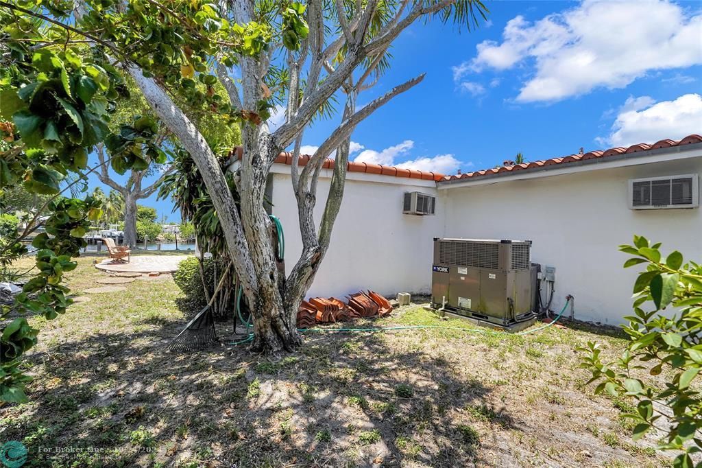 Recently Sold: $850,000 (3 beds, 2 baths, 2117 Square Feet)