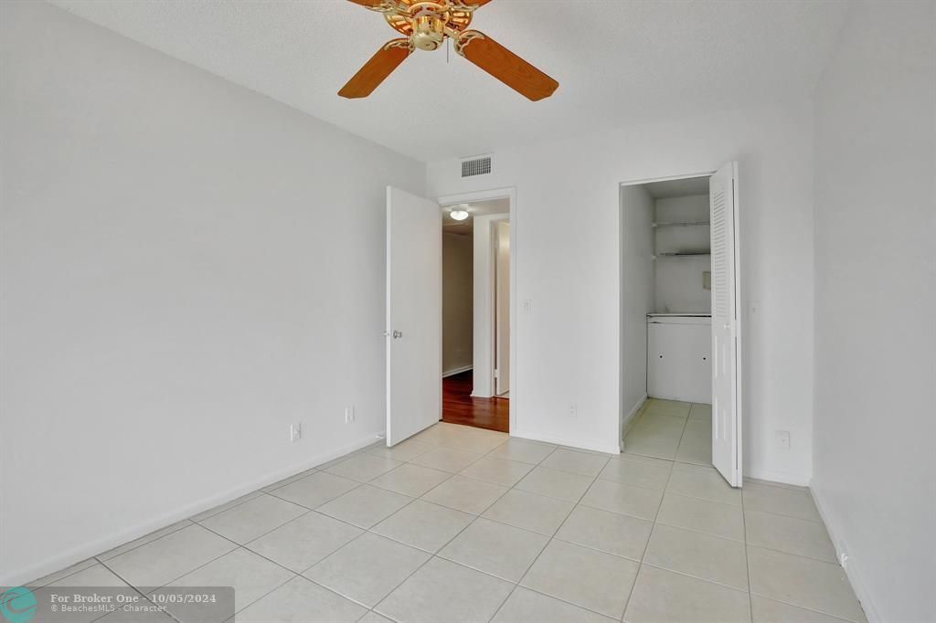 For Rent: $1,900 (2 beds, 1 baths, 953 Square Feet)