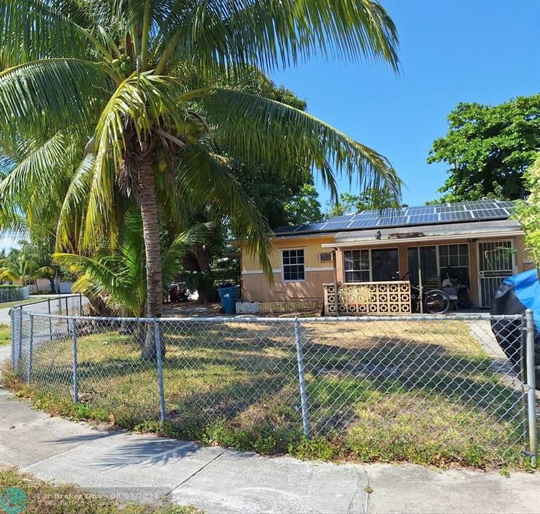 For Sale: $450,000 (3 beds, 2 baths, 1311 Square Feet)