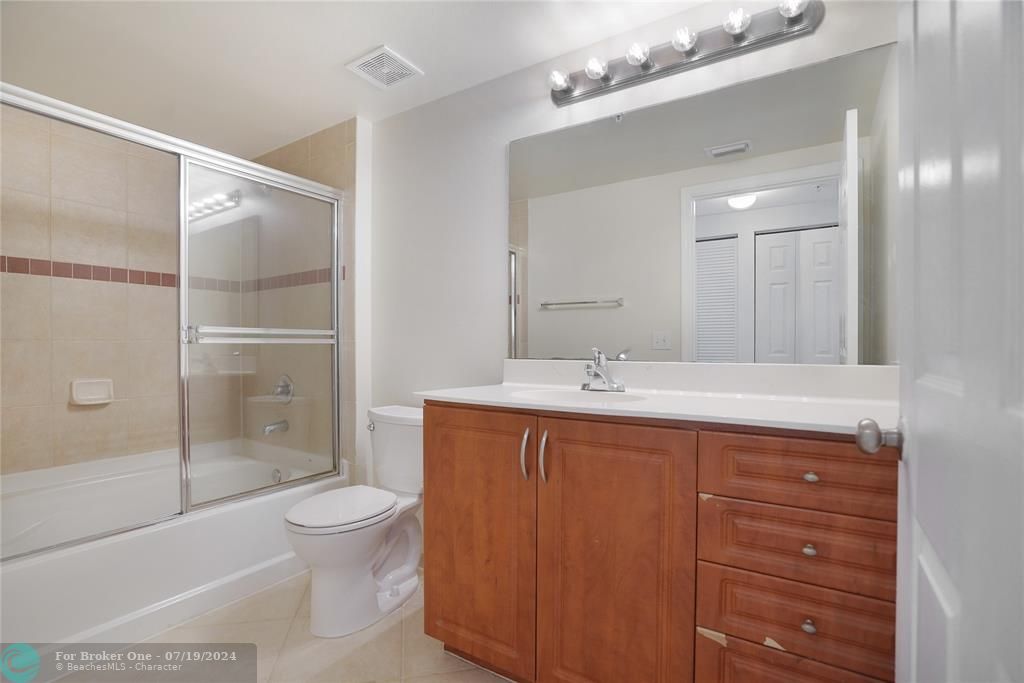 Active With Contract: $1,750 (1 beds, 1 baths, 873 Square Feet)