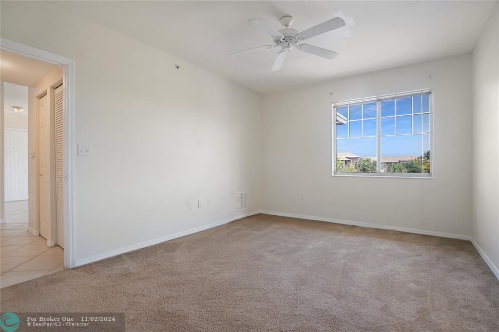 Active With Contract: $1,750 (1 beds, 1 baths, 873 Square Feet)