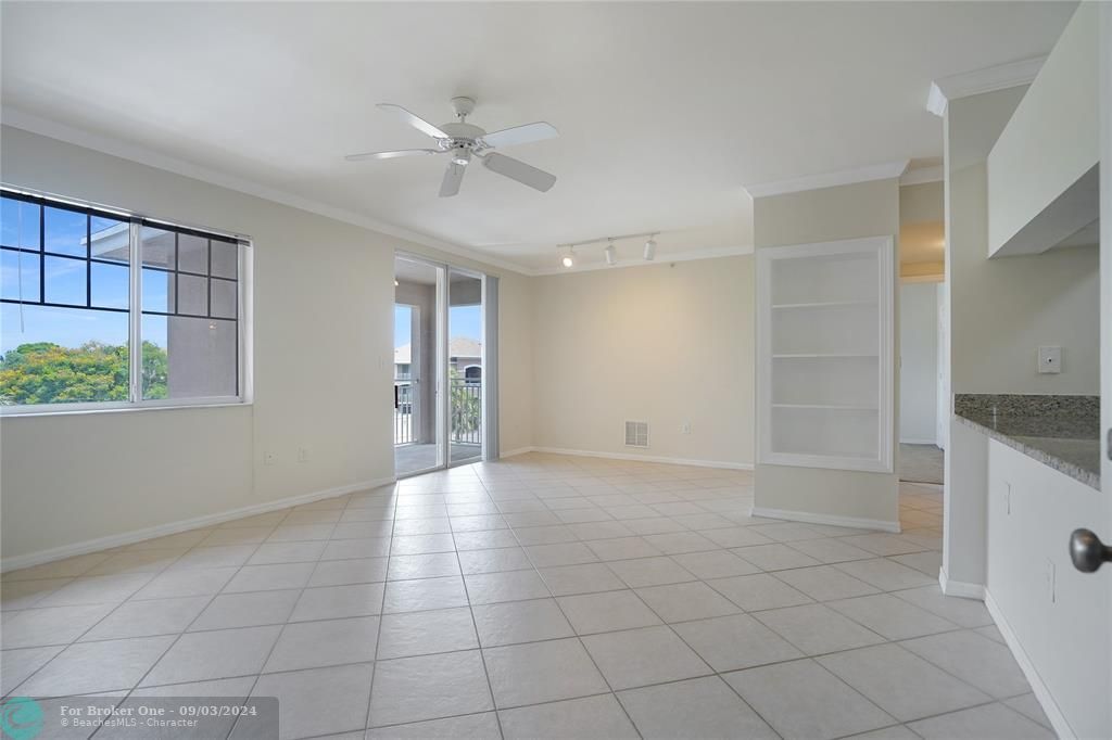 Active With Contract: $1,750 (1 beds, 1 baths, 873 Square Feet)