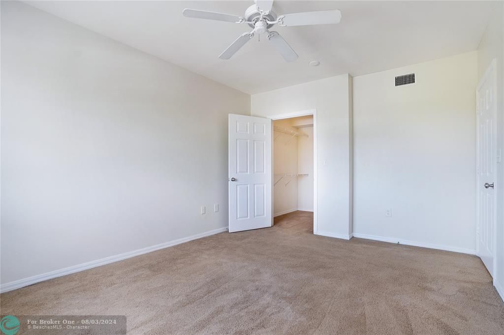 Active With Contract: $1,750 (1 beds, 1 baths, 873 Square Feet)