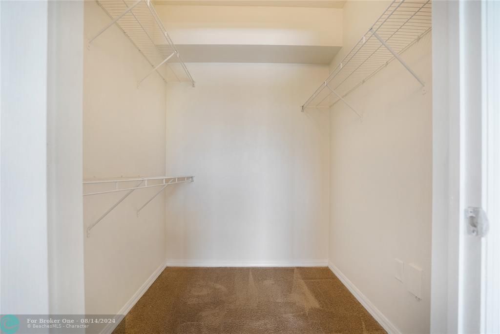 Active With Contract: $1,750 (1 beds, 1 baths, 873 Square Feet)