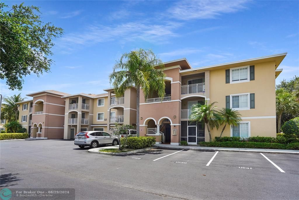 Active With Contract: $1,750 (1 beds, 1 baths, 873 Square Feet)