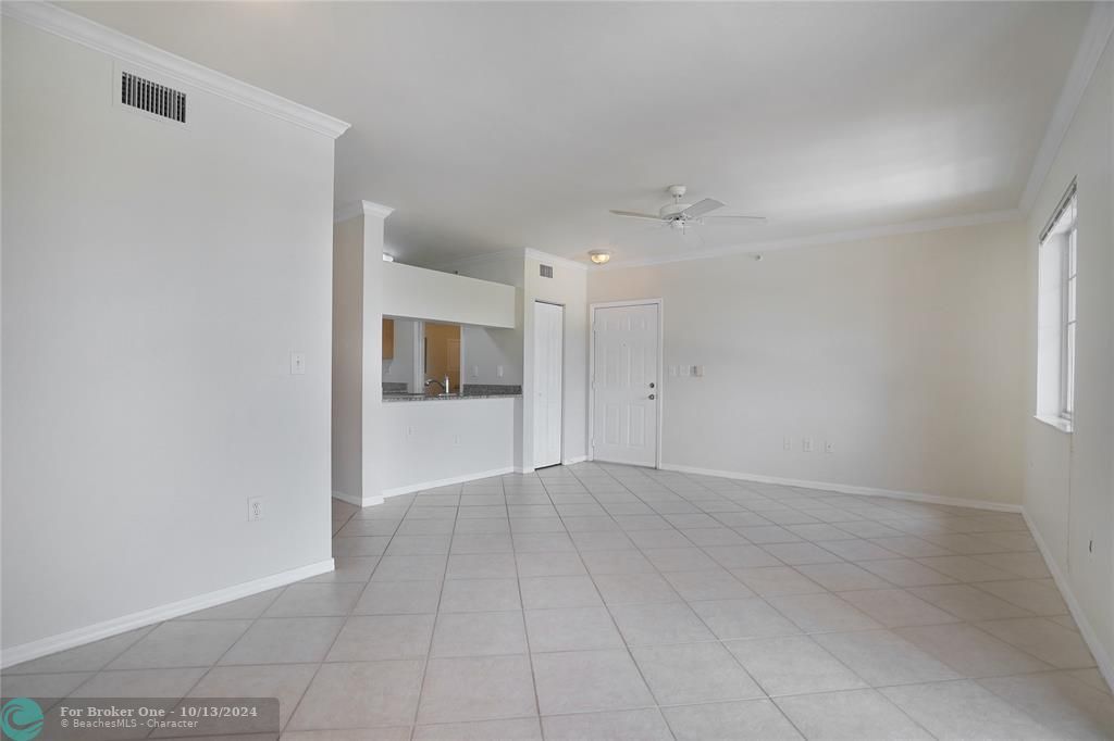 Active With Contract: $1,750 (1 beds, 1 baths, 873 Square Feet)